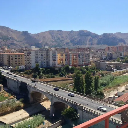 Oreto Bridge Apartament *